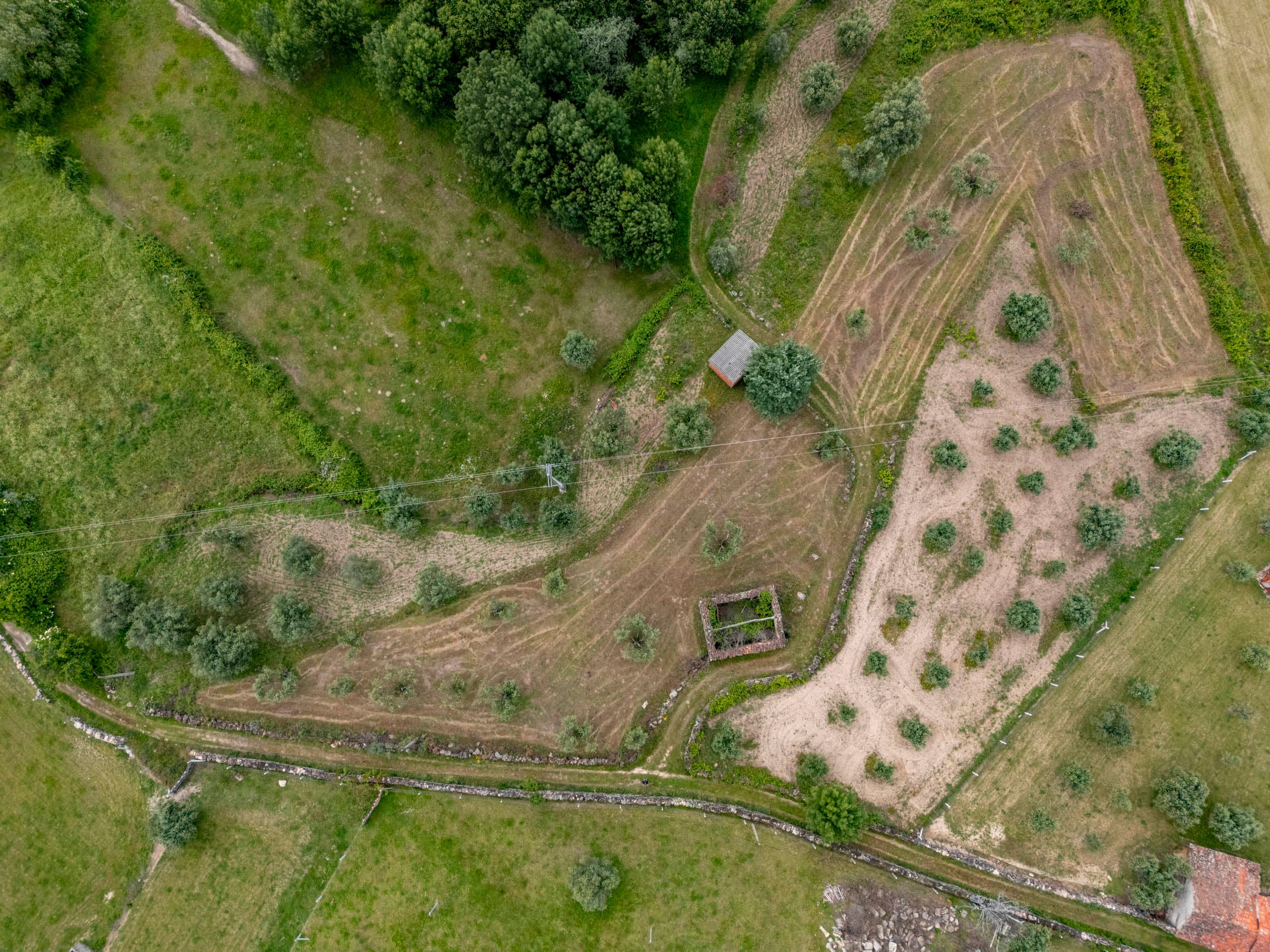 Small Land with Ruin near Sortelha - Image 1