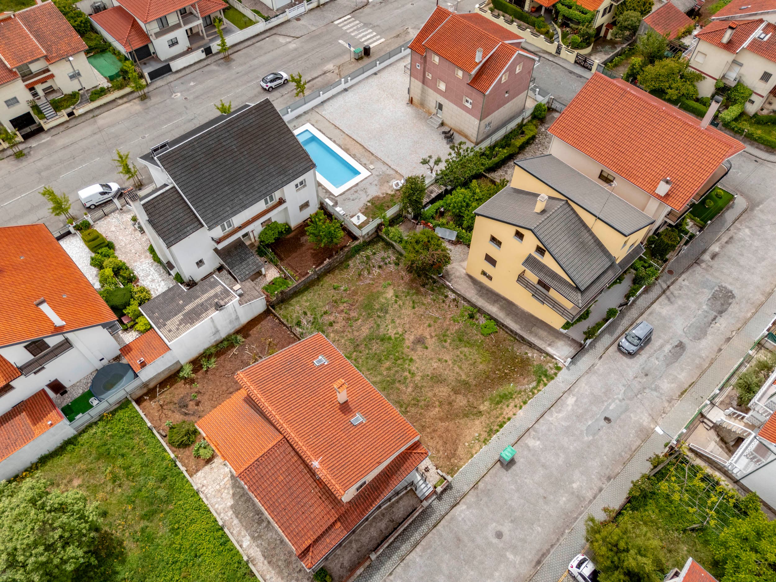 375m² Urban Plot with 100m² Construction Land in Sabugal - Image 9