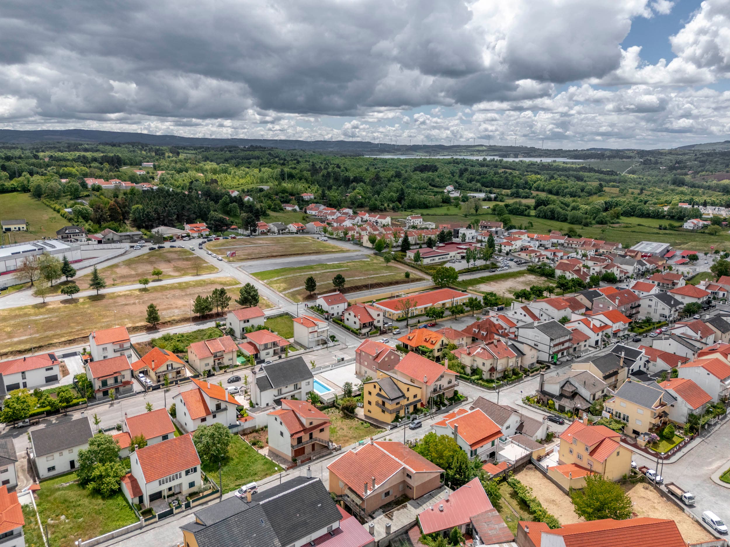 375m² Urban Plot with 100m² Construction Land in Sabugal - Image 1