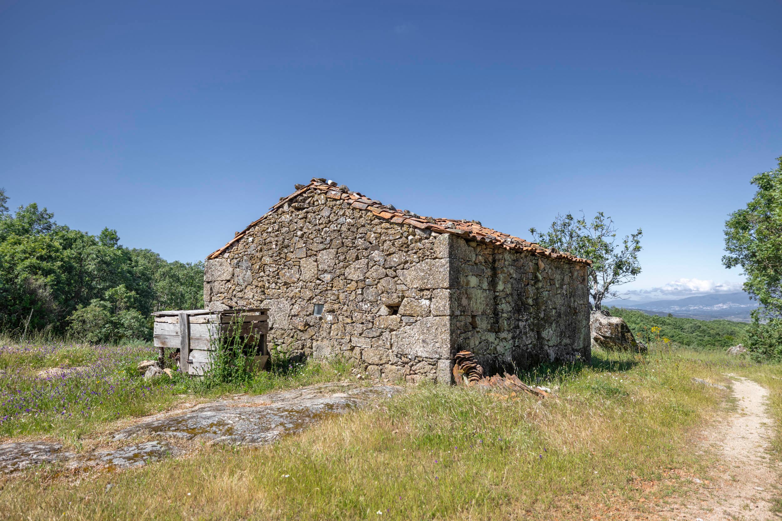 Terreno aislado con ruina y vistas impresionantes - Image 17