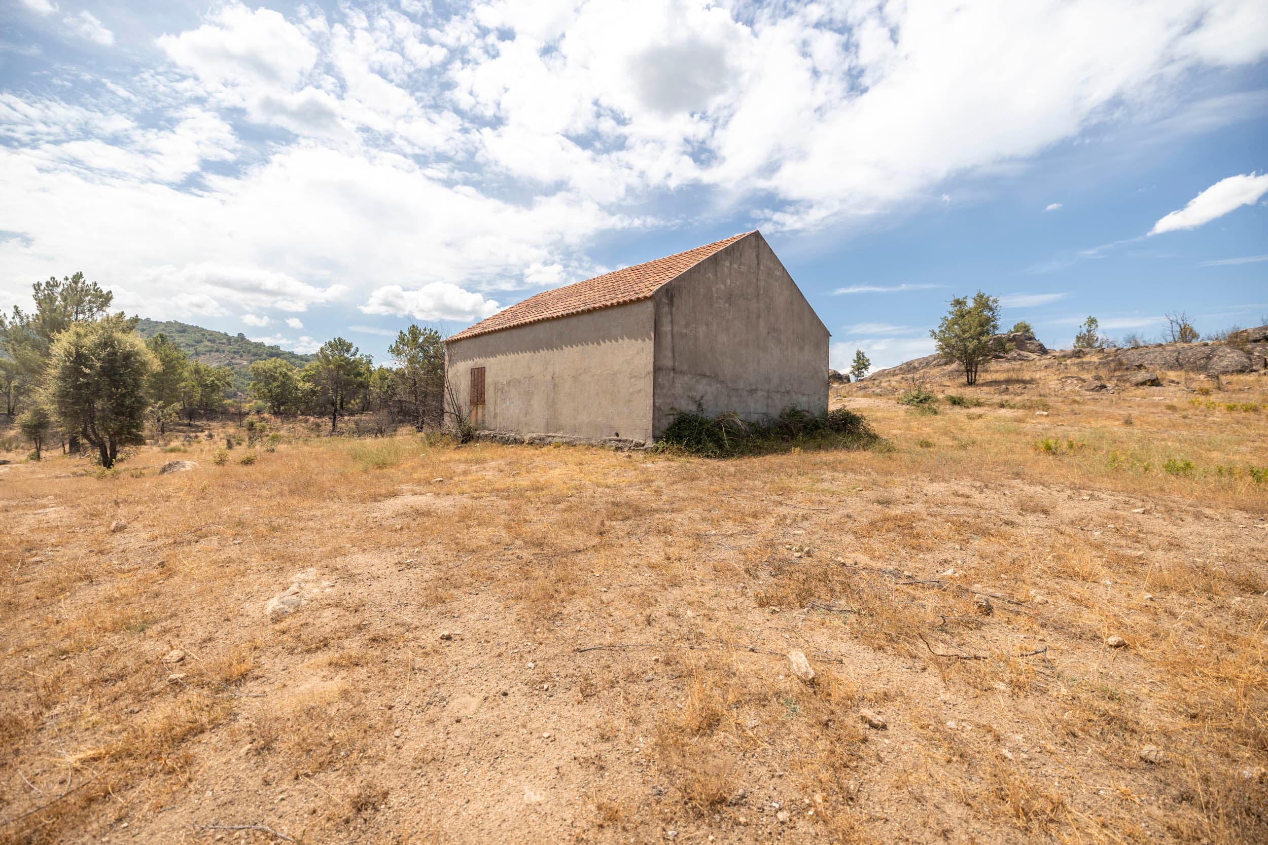 Water-rich Big Land and House in Casteleiro - Image 1
