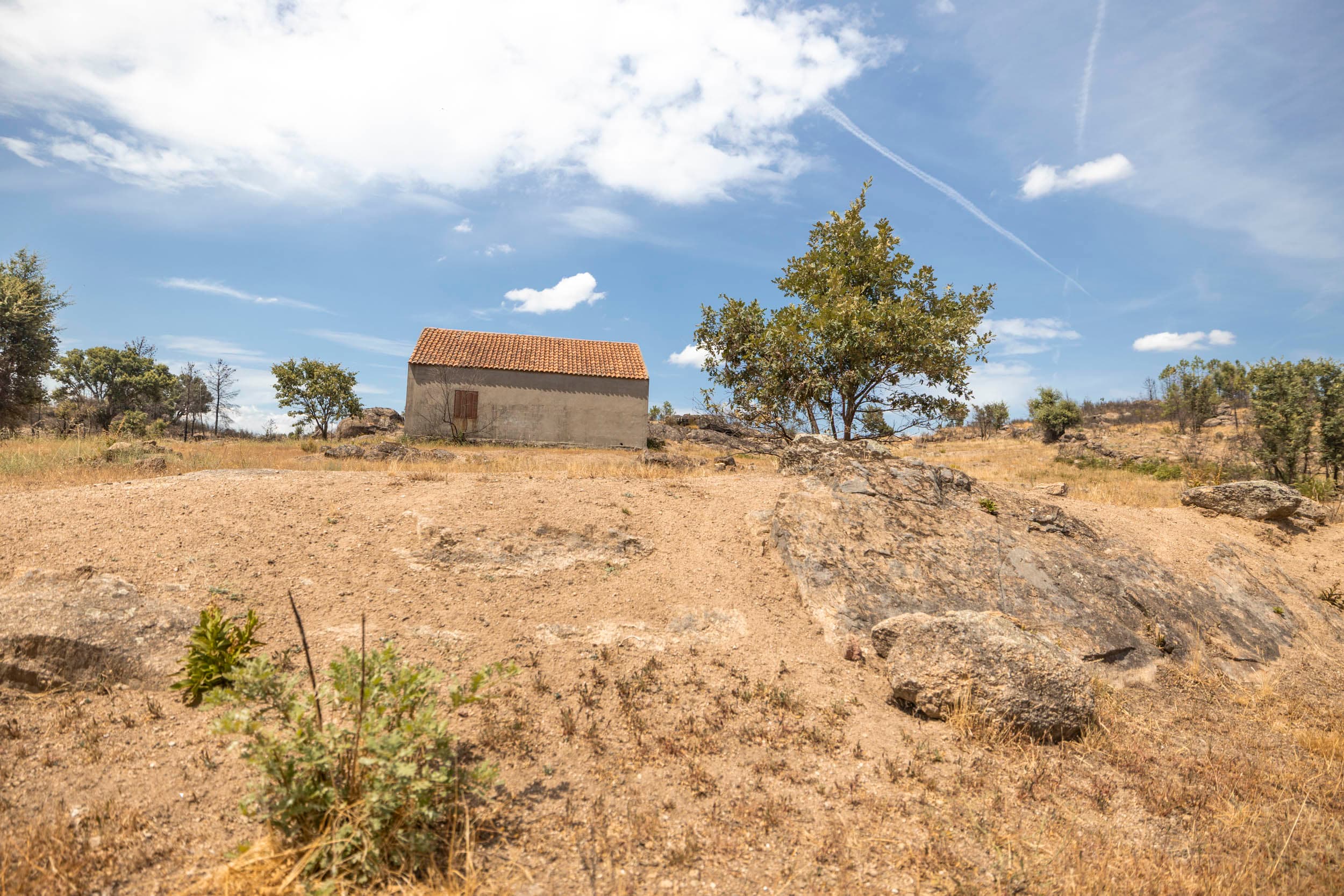 Water-rich Big Land and House in Casteleiro - Image 2