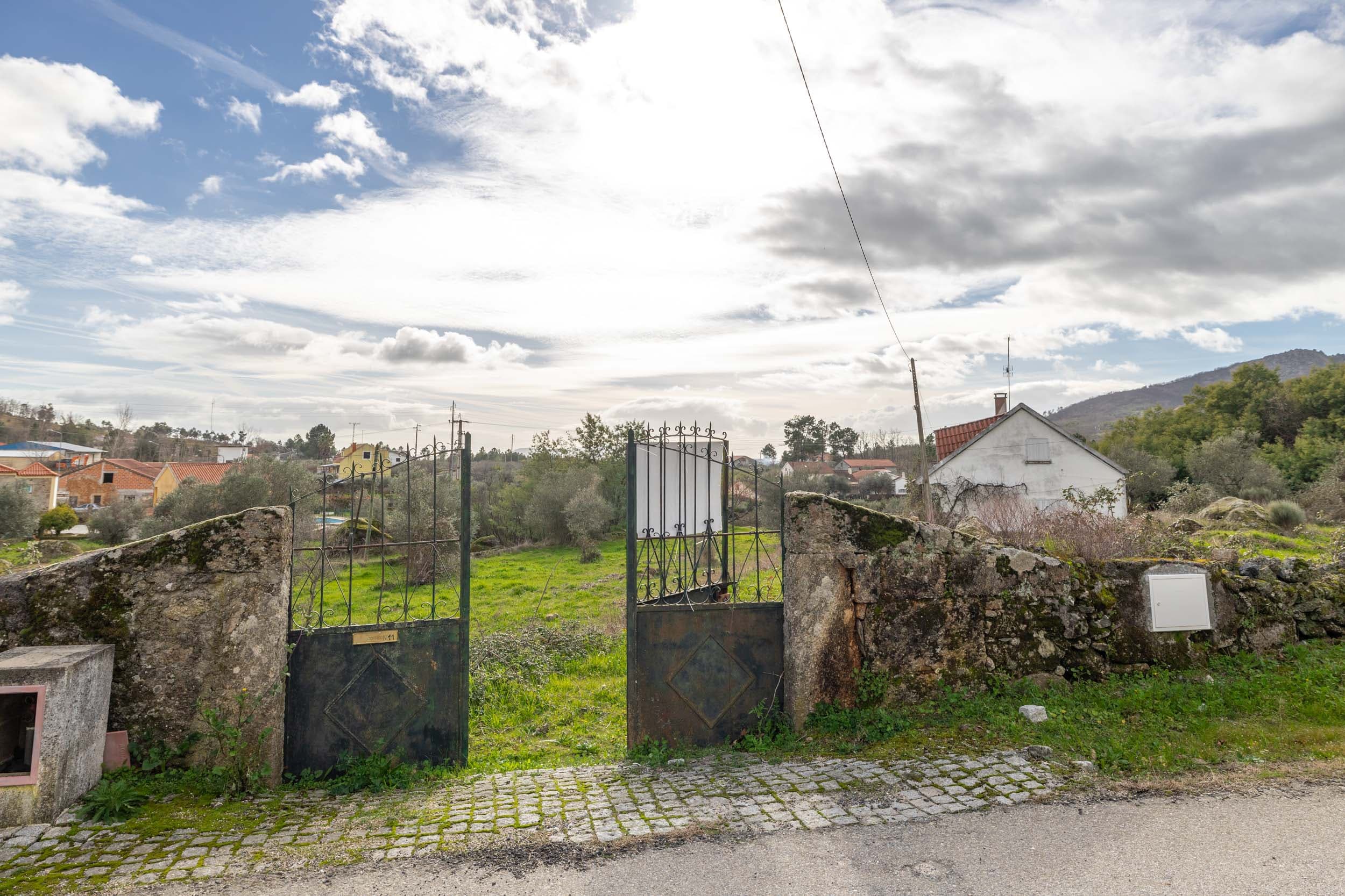 Big Farmhouse with 11500m² land - Image 42