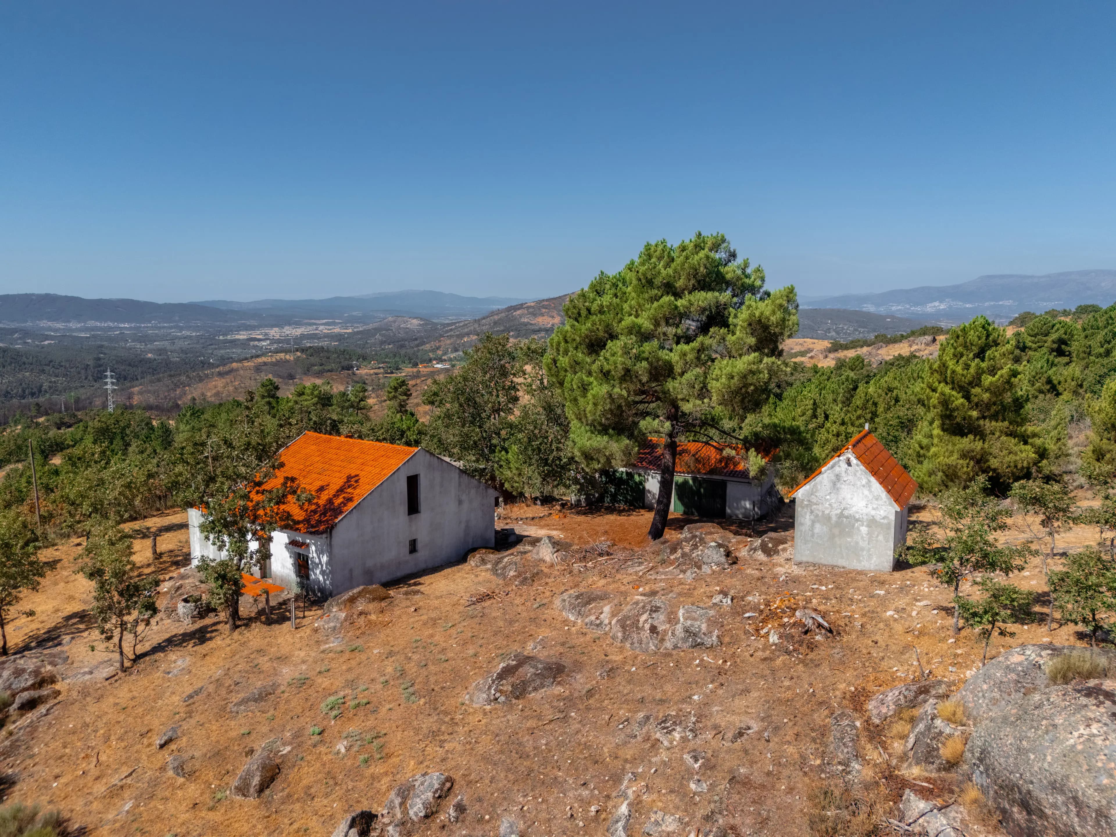 Casa T4 con 3,3 ha di Terreno vicino a Santo Estêvão