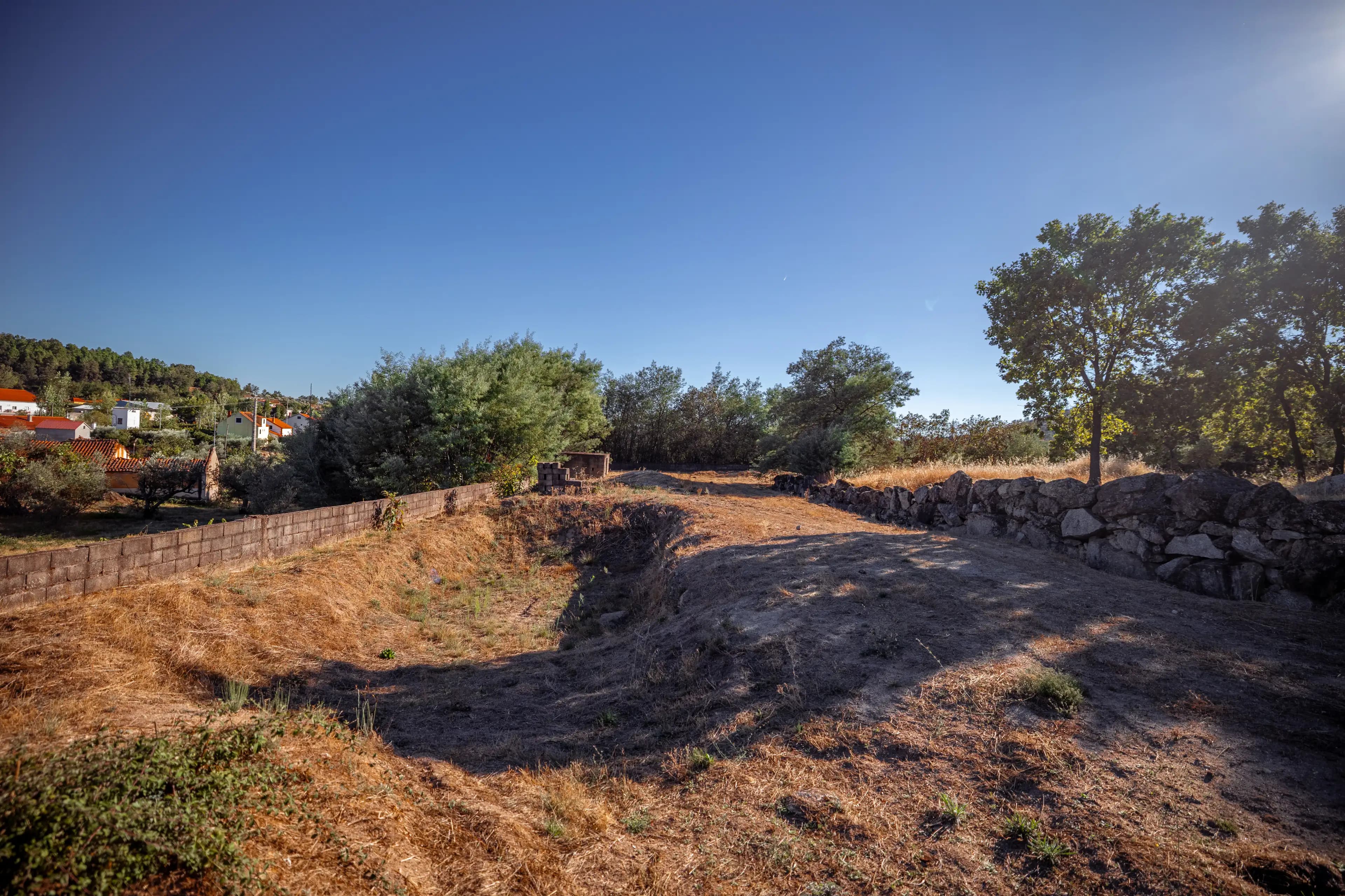 Terreno Urbano di 1.500m² con Pozzo vicino a Sabugal - Image 13