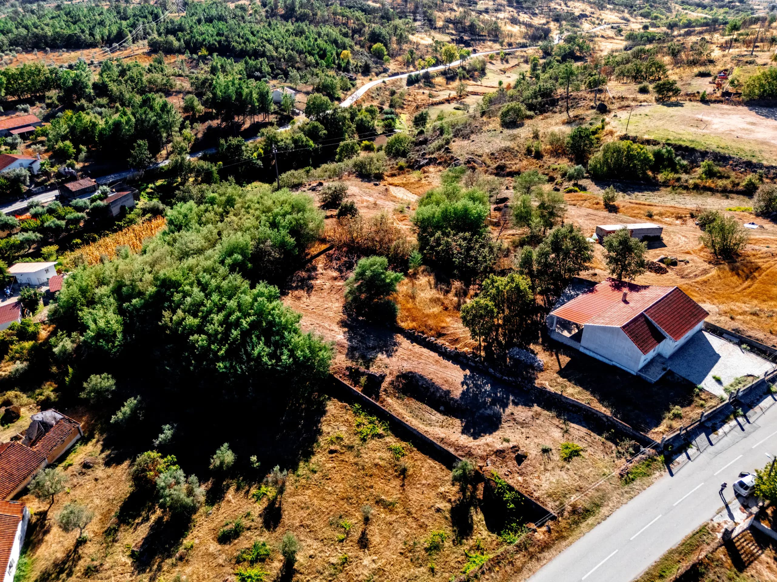 Terreno Urbano di 1.500m² con Pozzo vicino a Sabugal - Image 2