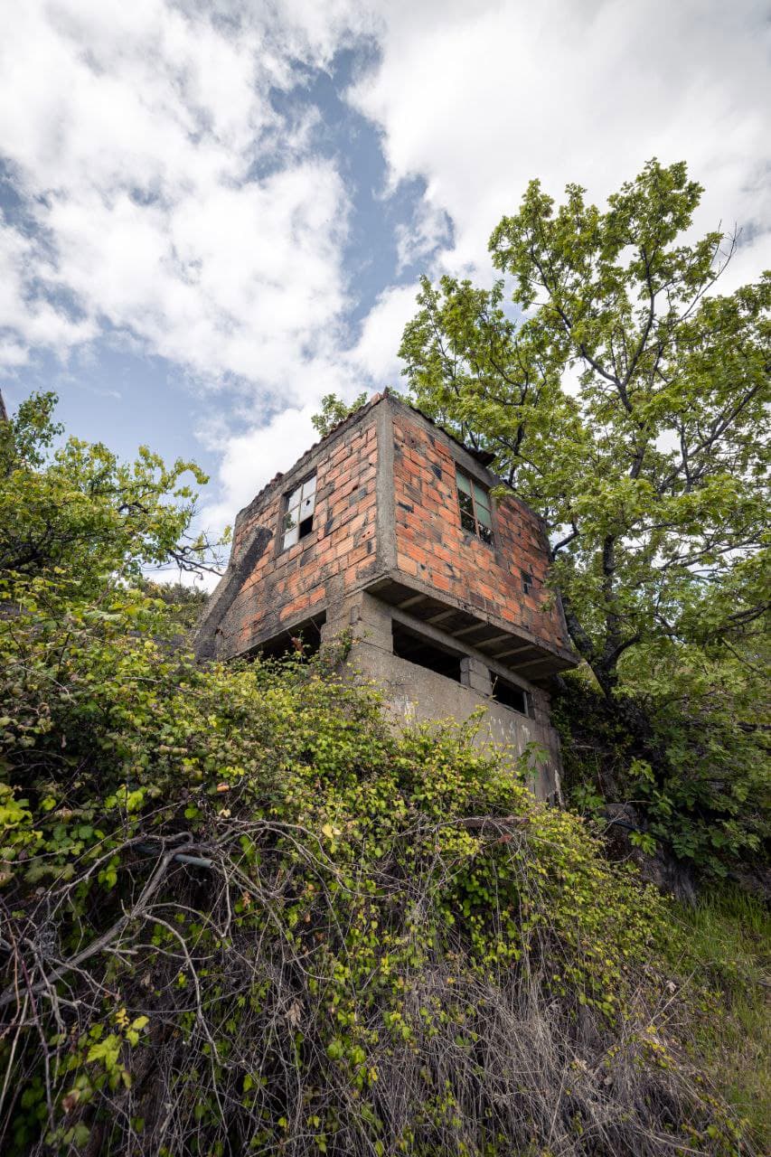 2,500 m² of serene hillside - Image 2