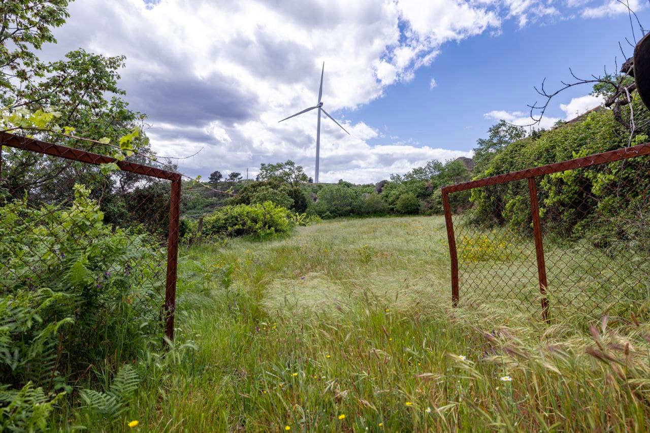 2,500 m² of serene hillside - Image 10