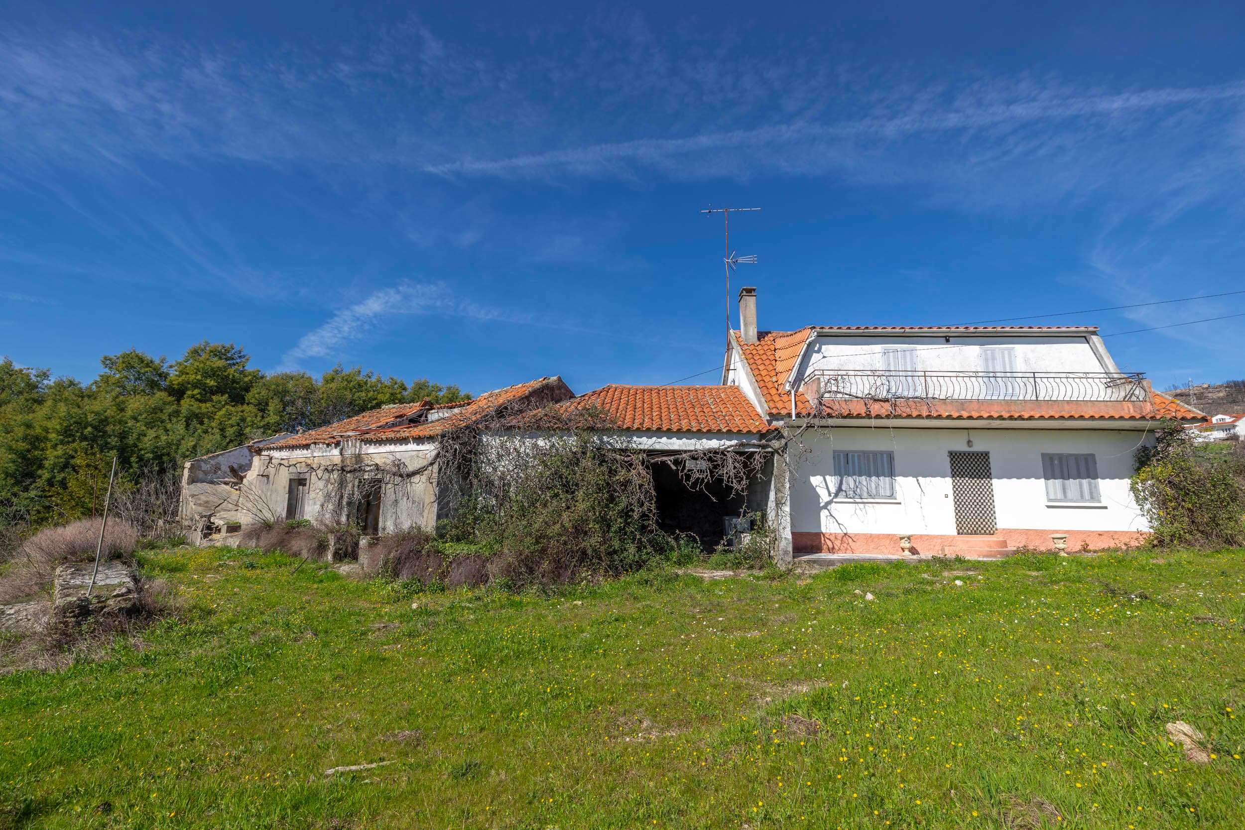 Big Farmhouse with 11500m² land - Image 2