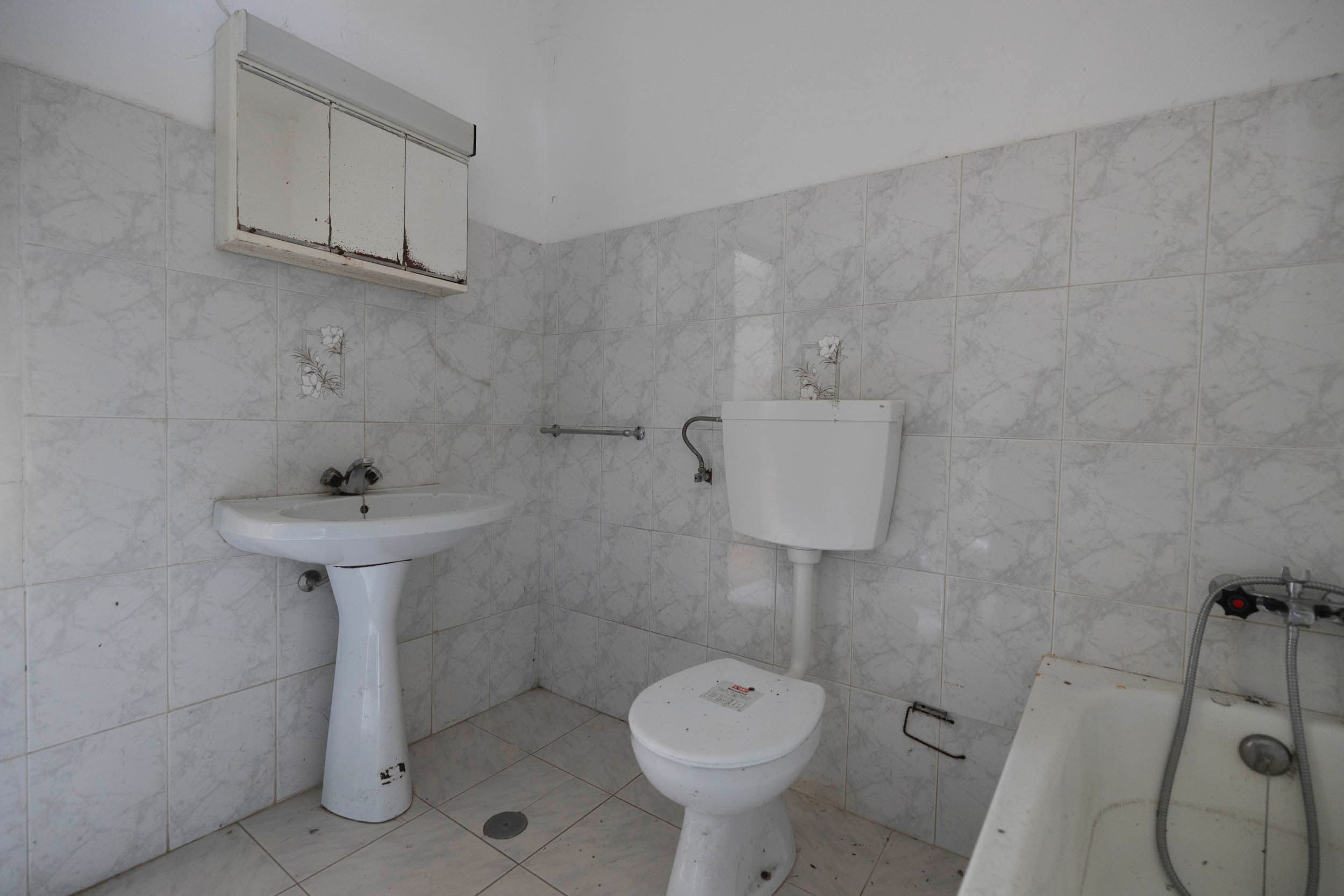 Charming Little Village House in Moita - Image 13