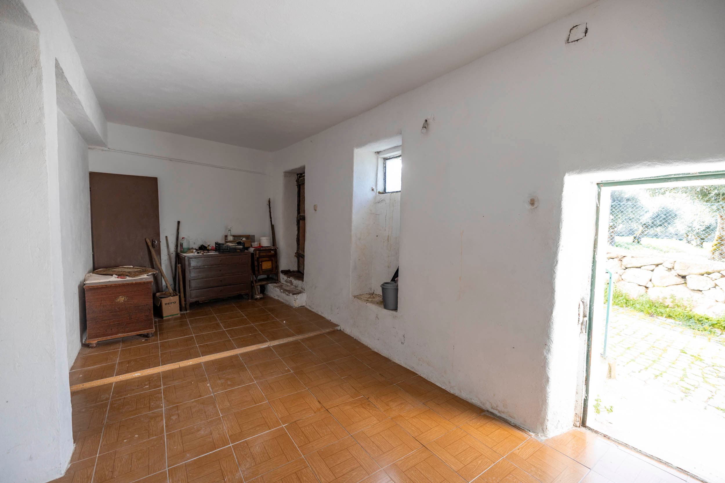 Charming Little Village House in Moita - Image 14