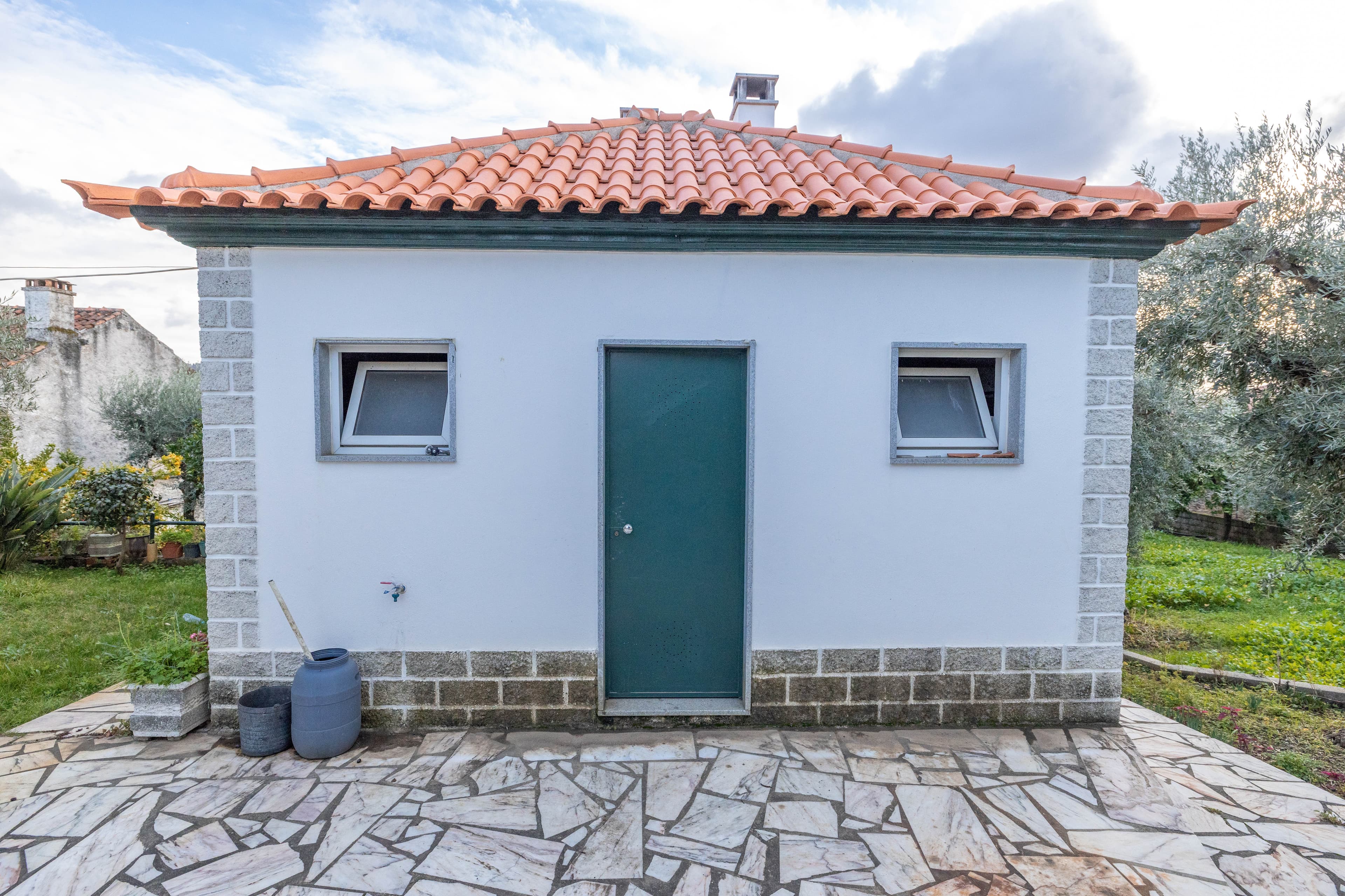 Un Hogar Estable Entre Olivos - Image 3