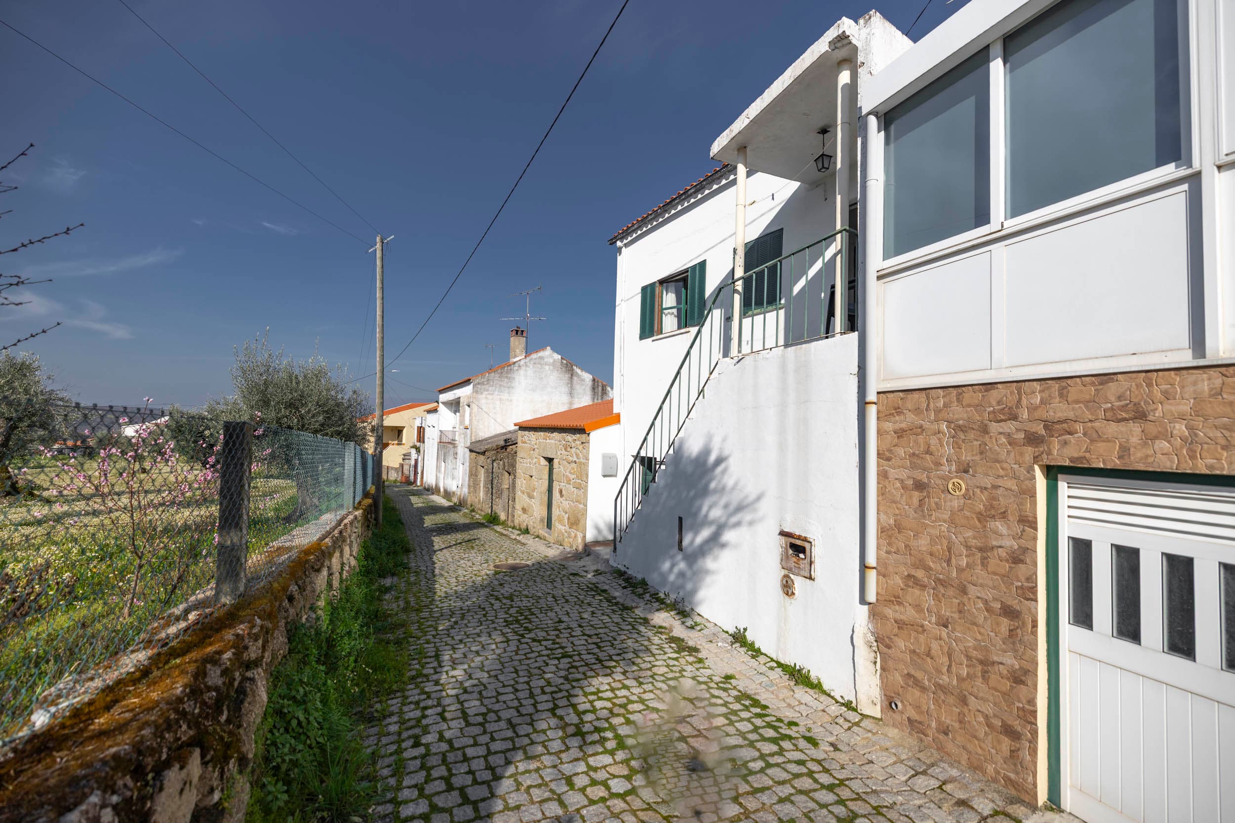 Charming Little Village House in Moita - Image 2