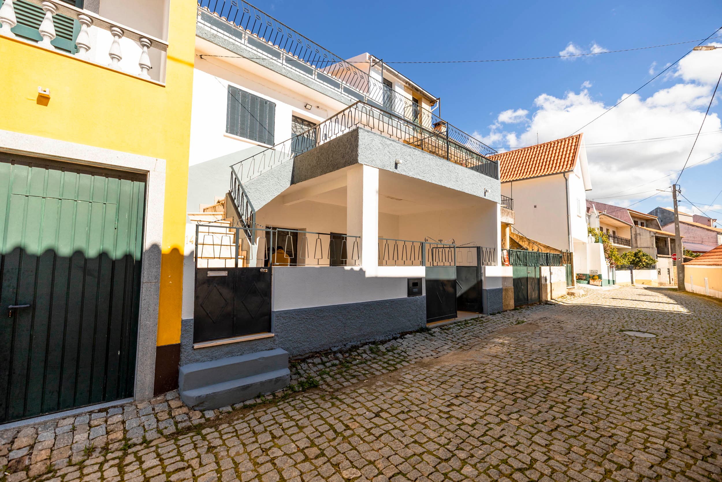 Beautiful T3 House with Mountain Views in Santo Estêvão