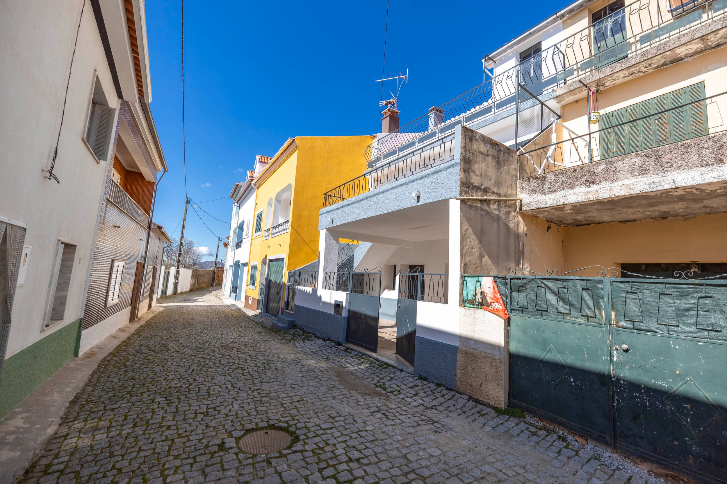 Beautiful T3 House with Mountain Views in Santo Estêvão - Image 21