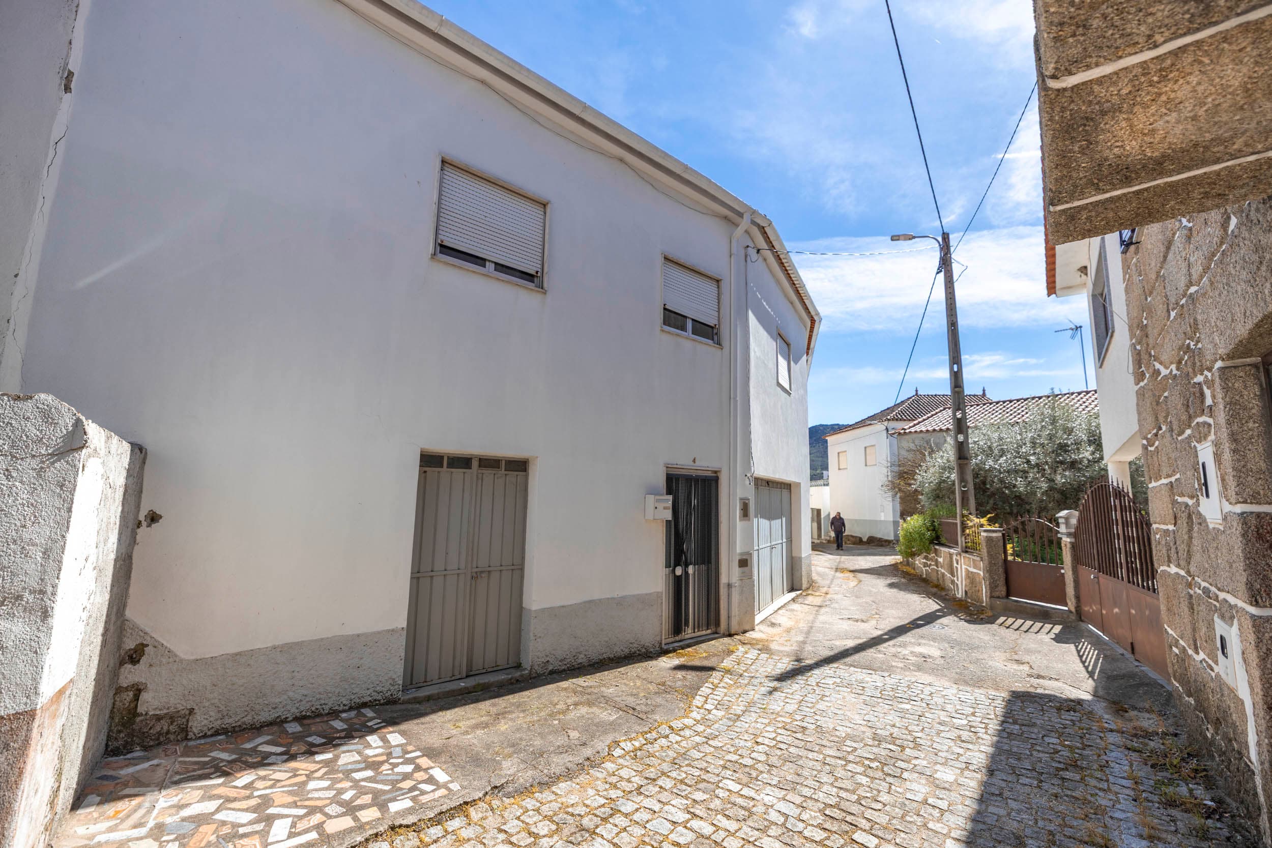 T7 House with Potential in Casteleiro - Image 1