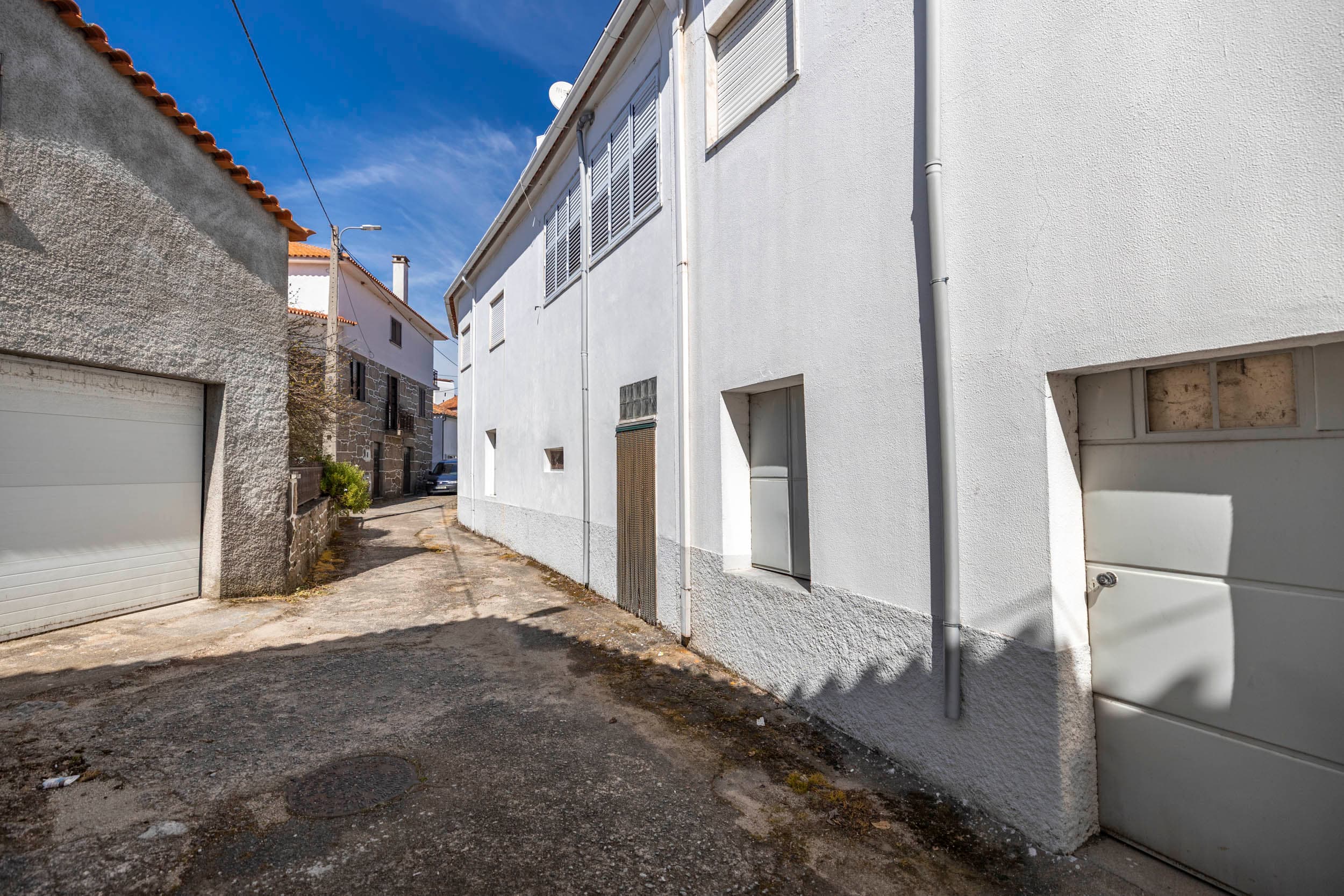 T7 House with Potential in Casteleiro - Image 3