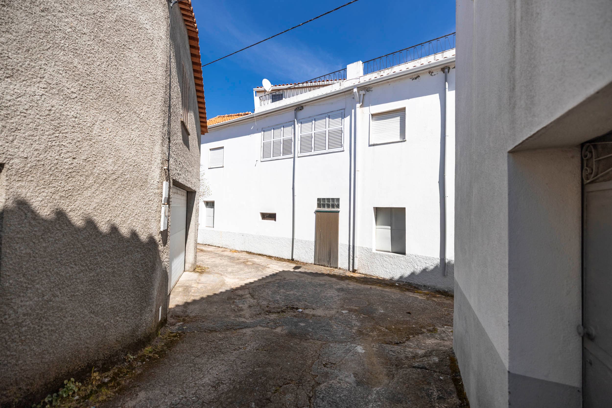 T7 House with Potential in Casteleiro - Image 2