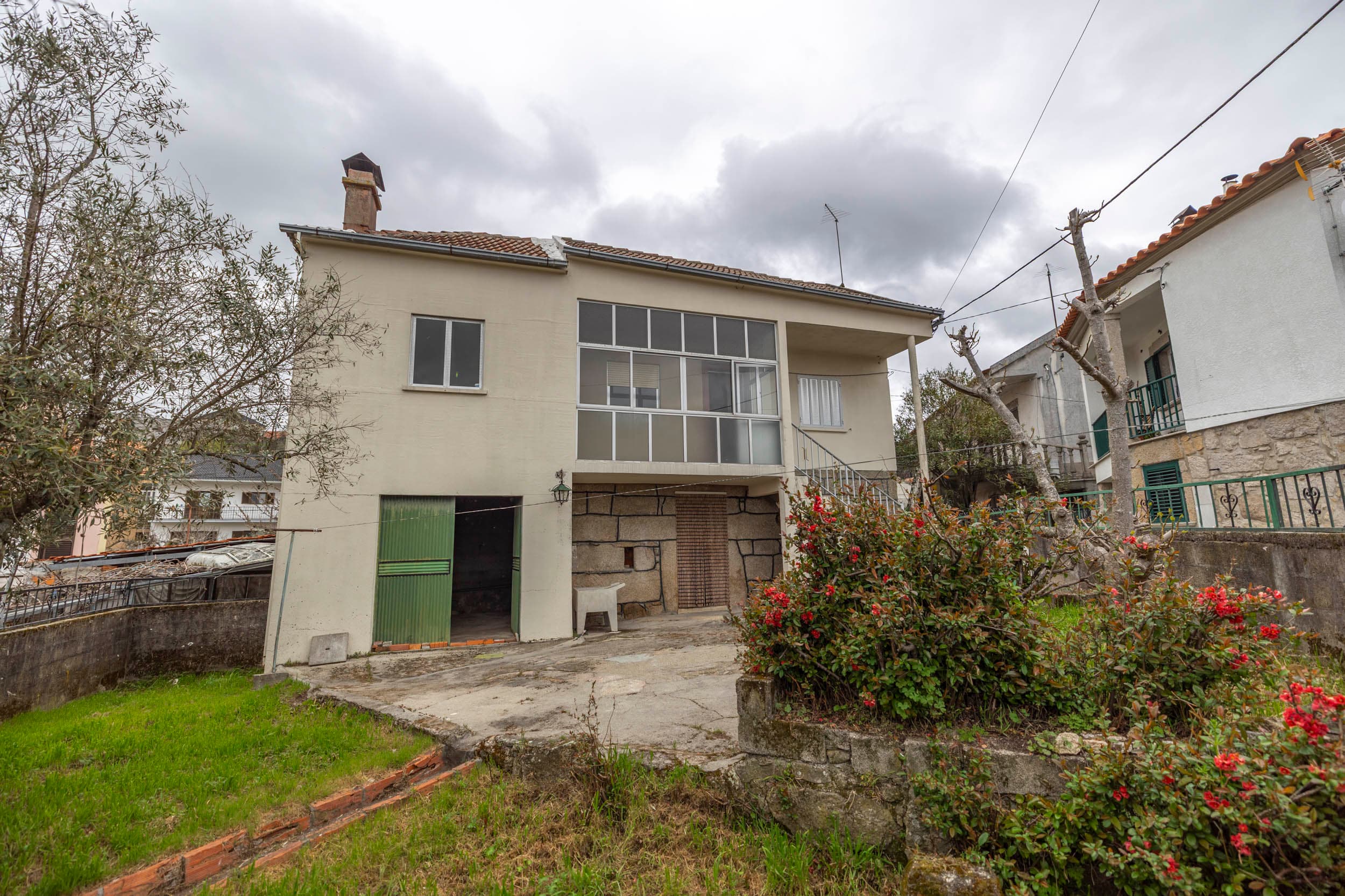 Village Home T3 wid small garden. - Image 1