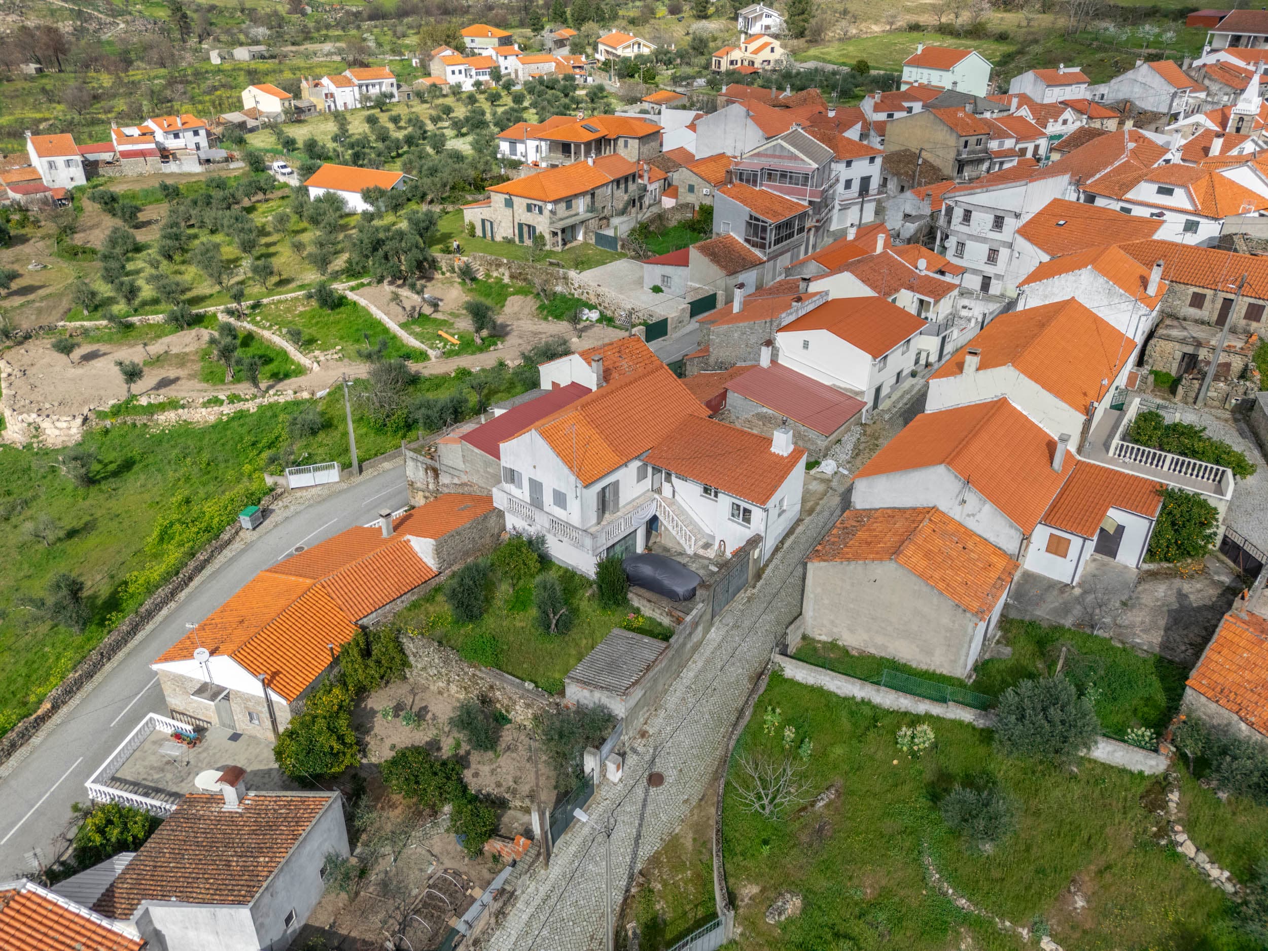 Charming T3 House with Stunning Views and Garden