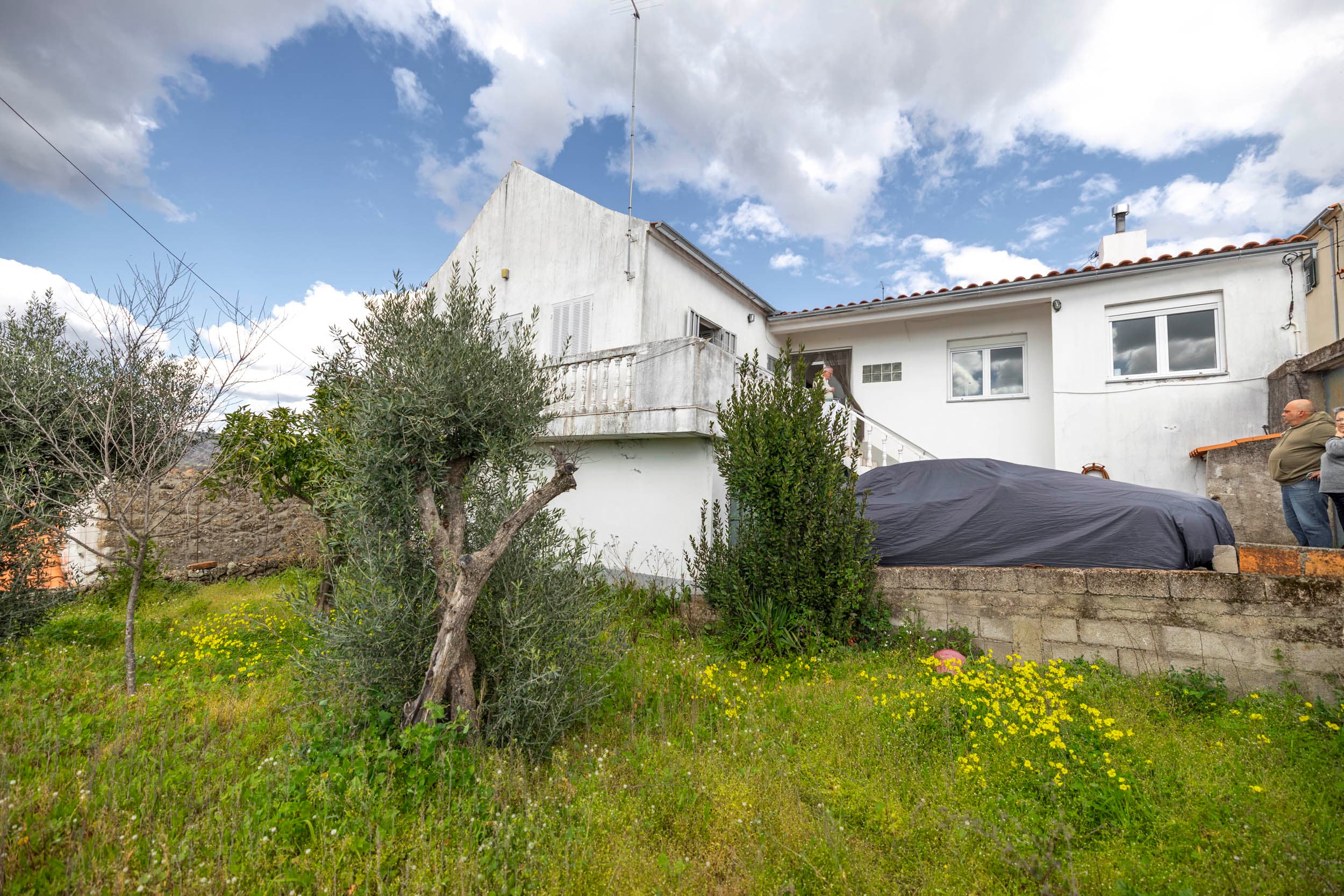 Charming T3 House with Stunning Views and Garden - Image 1