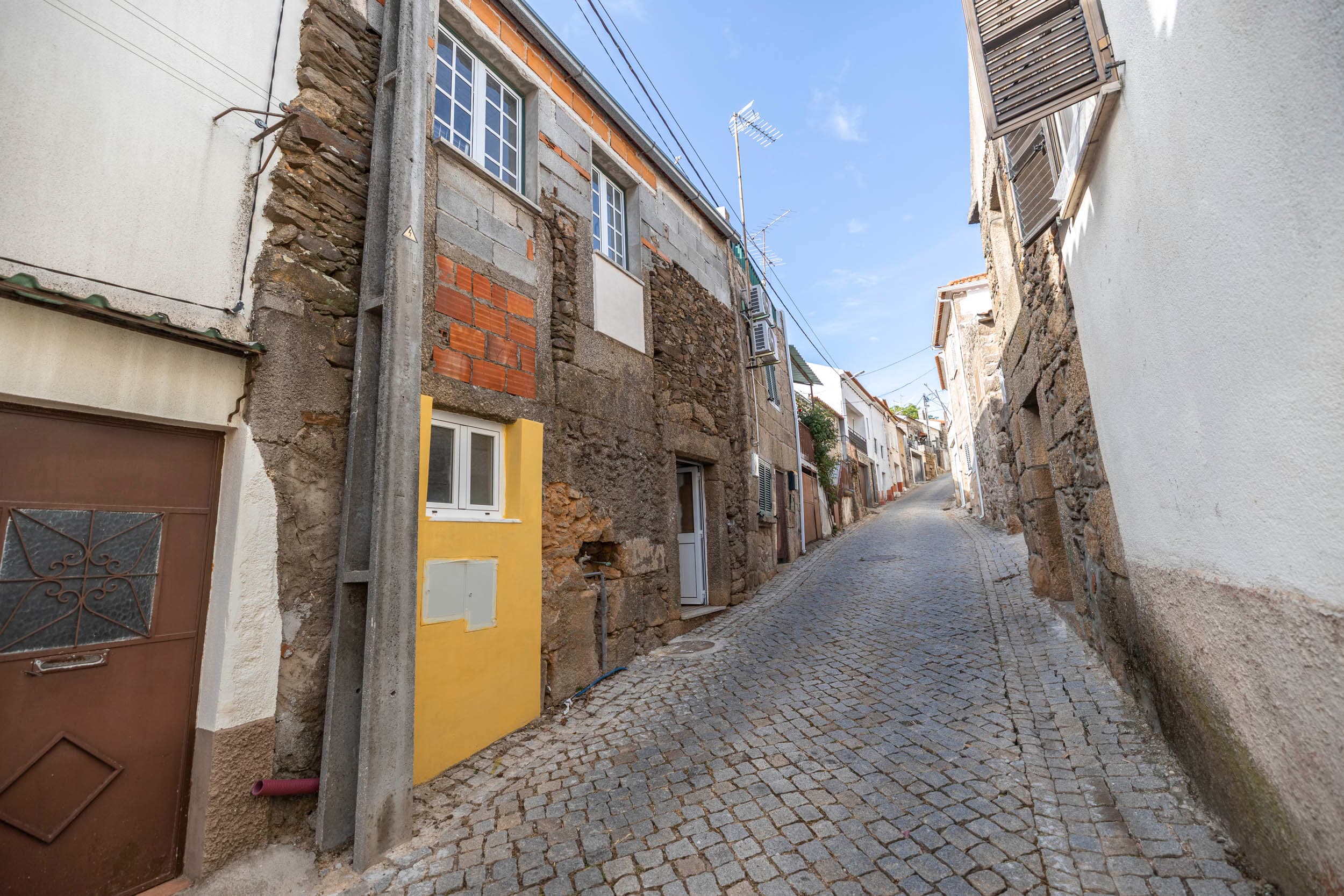 T2 House in Santo Estêvão, Sabugal