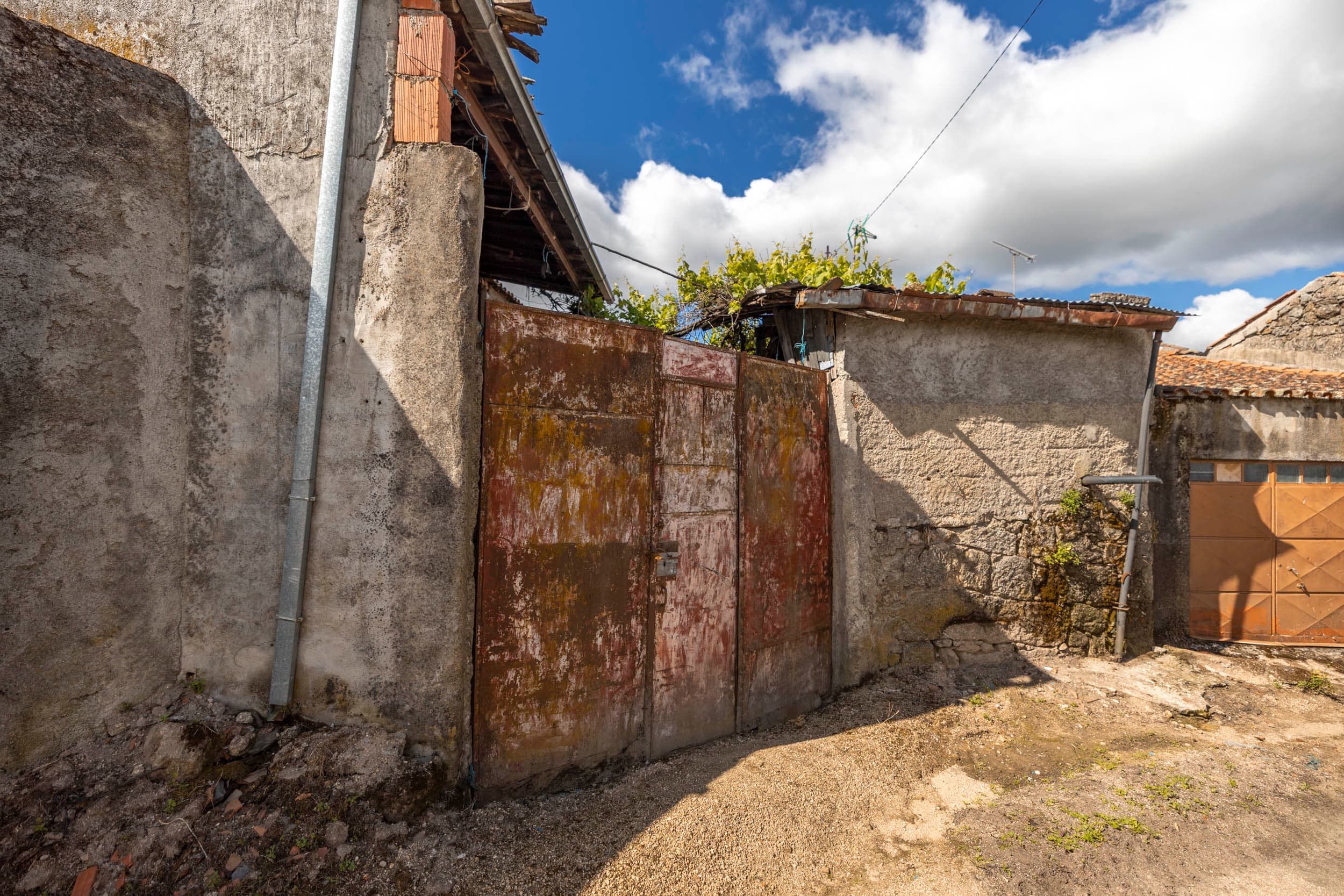 T2 House with Storage in Casteleiro - Image 3